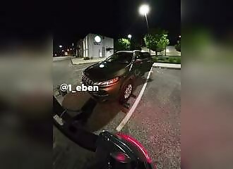 Il se trouve face à une situation étonnante lorsqu'il saisit une voiture 