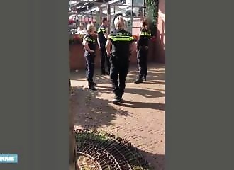 Drogué à mort, un conseiller municipal refuse de se faire arrêter (Pays-Bas)