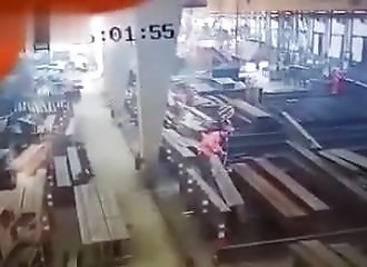 Un ouvrier se fait annihiler par la chute d’une poutre d’acier