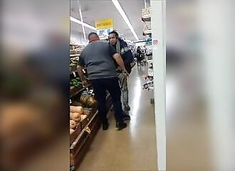Man makes thief regret having dandruff