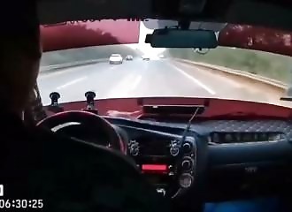Ce conducteur finit mal après s'être endormi au volant (Public averti)
