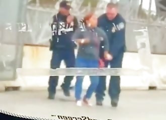 Un immigrant illégal frappe un agent de la patrouille frontalière et le paye cher