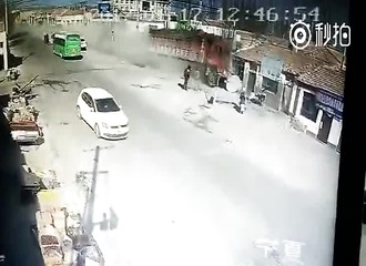 Chine : un camion fou s’écrase sur des habitations et tue quatre personnes