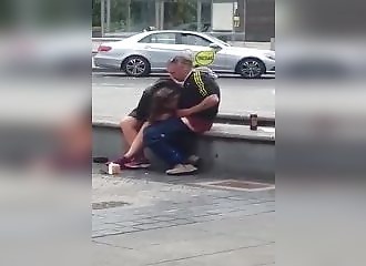 Ce couple n'est pas contre un peu de public !