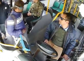 Il assomme sans raison un chauffeur de bus à Buenos Aires