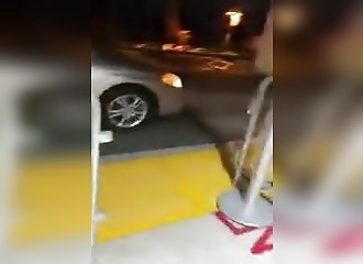 Son fils vient de se prendre une balle, elle le conduit rapidement aux urgences (Californie)