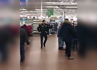 Un chercheur de merde de première se fait remettre à sa place illico presto