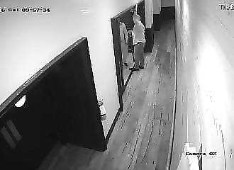 Philadelphie : embrassée de force par un client ivre, une serveuse empoche 3 millions $ de dommages et intérêts