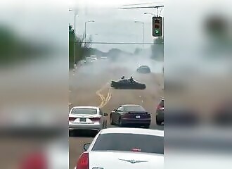 Des racailles de Menphis armés driftent et bloquent la route