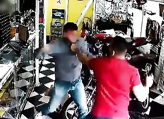 Brésil : un braqueur s’en prend à la mauvaise personne (MàJ)