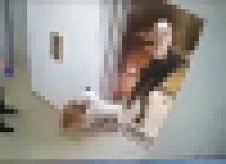 Un pitbull s'attaque sans raison à un chien spitz (Public averti)