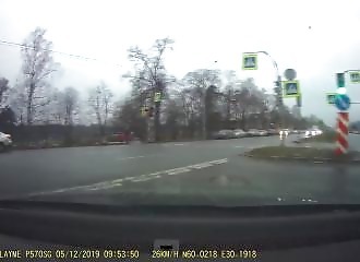 À 160 km/h, le conducteur d’une Audi A7 arrache tout sur son passage
