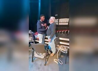 Un élève frappe un professeur après la confiscation de son téléphone