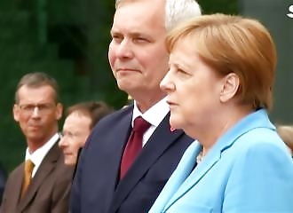 Angela Merkel continue de trembler...