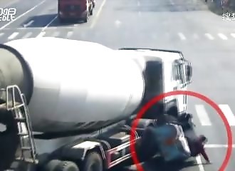S’arrêter dans l’angle mort d’un camion malaxeur