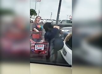 2 femmes dévalisent le rayon viande d'un magasin