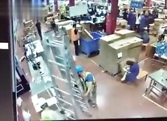 Une ouvrière se fait assommer par la chute d’une échelle