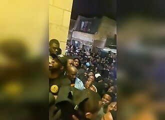 2 morts alors qu'une horde de fans tentent de rentrer dans un concert avec des faux tickets