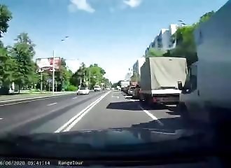 Un chauffard se fait rapidement sanctionner par le karma