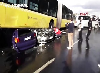 Un passager s’en prend au conducteur d’un bus et provoque ainsi un grave accident