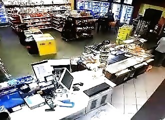 Allemagne : déclarant être occupée à travailler, une caissière refuse d’obéir à un braqueur