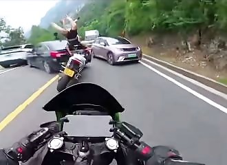 Speeding motorcyclist crashes into car and flies away