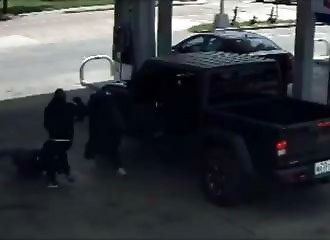 Agression brutale et vol après un retrait bancaire au Texas