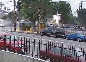 Los Angeles : une conductrice grille un feu rouge et provoque un accident mortel