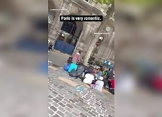 An American discovers Paris and is amazed at how romantic the city is
