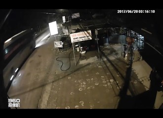 Viêt Nam : un piéton se fait mortellement faucher par un bus