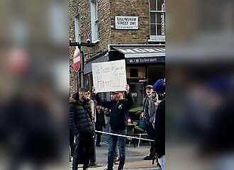 Man holding sign comparing hamas to isis is attacked 