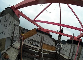 Un charpentier victime d’un très vilain accident de travail (Russie)