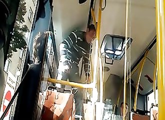 Sous l’emprise de la drogue, cet homme devient totalement fou