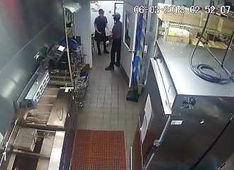 Oregon : en colère, la manager d’un fast food étrangle l’une de ses employées