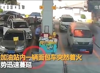 Un minibus prend feu à cause des vapeurs d’essence