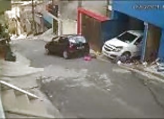 Un accident vraiment étrange cause de gros dégâts