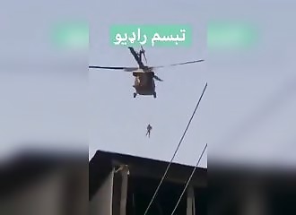 Les talibans font un tour d'hélicoptère avec un homme pendu à une corde
