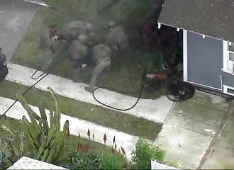 Un chien policier du SWAT neutralise un suspect potentiellement dangereux (Californie)