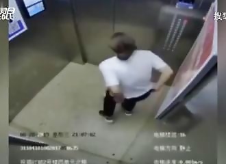 Prise d’une envie pressante, elle urine dans un ascenseur (Chine)