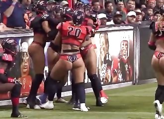 Le LFL (Lingerie football league), ou comment mater du cul tout en faisant croire qu'on aime juste le football américain