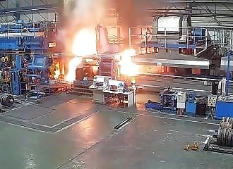 En quelque seconde, une fabrique d'aluminium disparaît