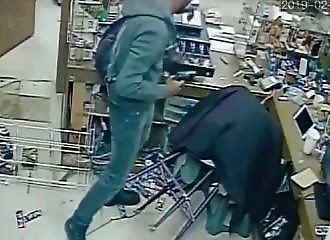 Géorgie : l’employé d’une supérette se fait abattre par un braqueur