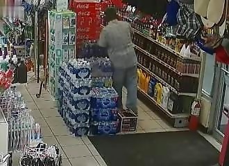 Tout ça pour une bouteille de Pepsi...
