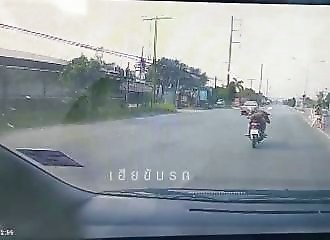 Victime d’un terrible guidonnage, un motocycliste en short et sans casque chute lourdement