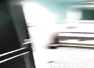 Il ramène une fille à l’hôtel et elle lui lâche une grosse surprise !