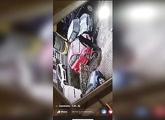 Il rage contre un chariot qui a rayé sa voiture, ce dernier ne se laisse pas faire !
