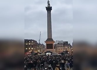 La prière de rupture du jeûne du ramadan prononcée sur Trafalgar Square à Londres
