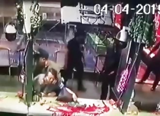 Un homme tente de se suicider dans un stand de tir, mais se rate ! (Public Averti)