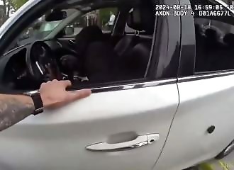 Un suspect manque de peu de percuter une petite fille et blesse un policier en prenant la fuite en voiture