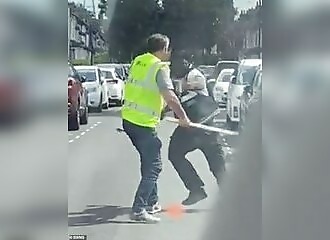  Conflict in Manor Park: a driver attacks a traffic warden 